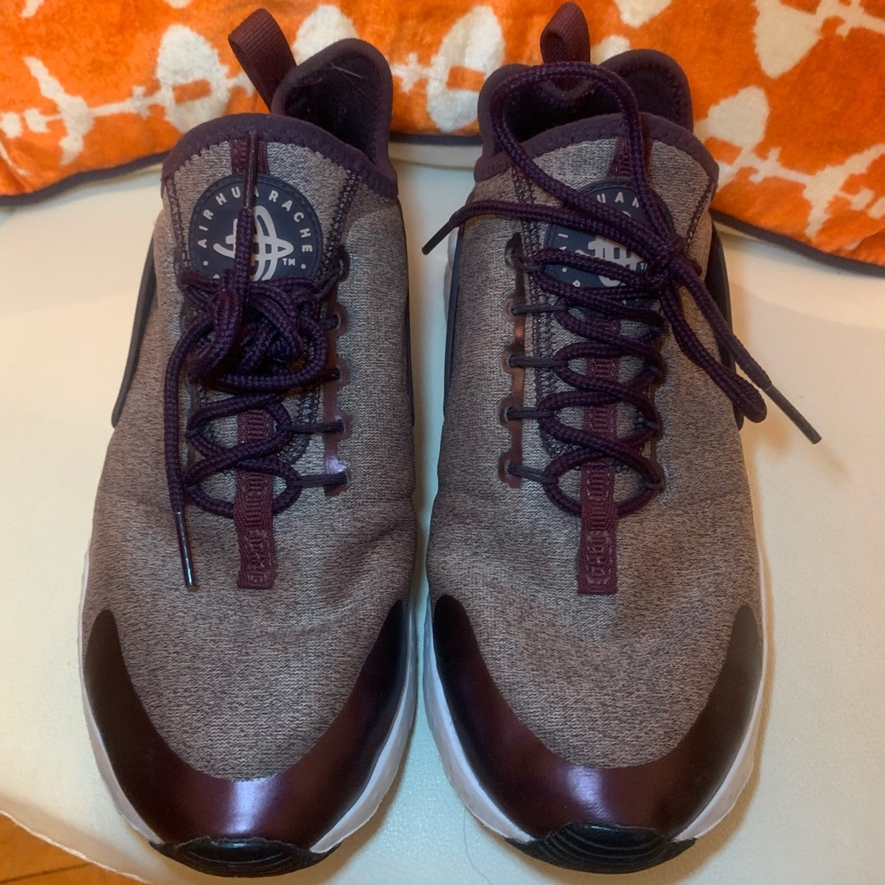 Nike Air Huarache Sneakers - Maroon and Brown - 6